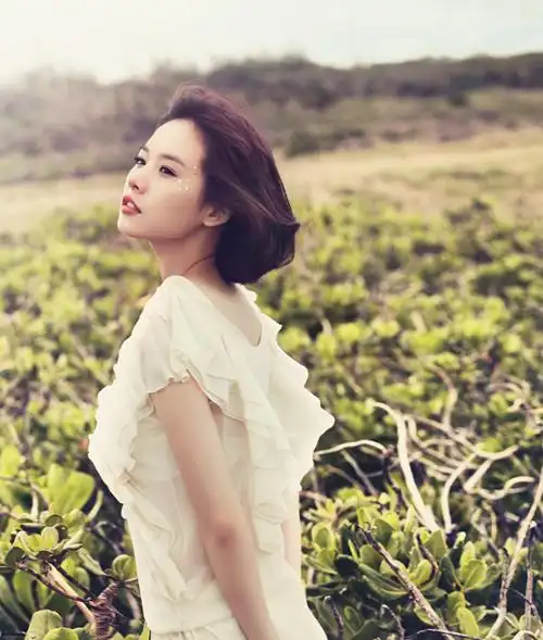 韩国女星赵允熙日本冲绳拍摄清新自然写真