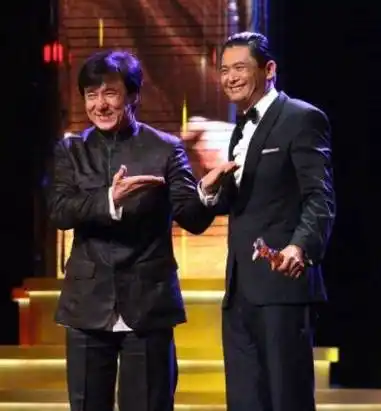 郑少秋对导演说:我受伤了让周润发演.