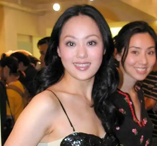 原本章小蕙想从两个孩子下手,让孩子去劝说钟镇涛和自己复婚.