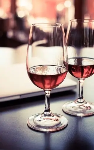 高清酒杯唯美创意壁纸