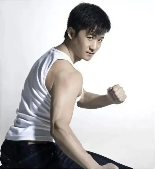 事实证明,"硬汉"吴京就这样改写了他的结局,"吴导"名副其实