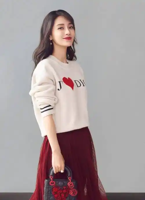 杨颖演技被网友诟病,但颜值身材很值得称赞,毕竟是美模出道_气质_旗袍