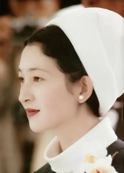 日本皇后美智子年轻时有多美看完这组罕见的老照片你就明白了