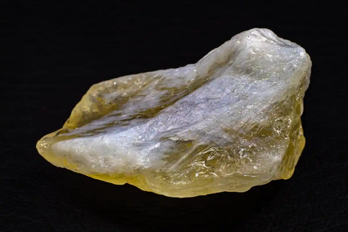 石英石的最大缺点是具有放射性,其缺点在于天然石英中的放射性元素如