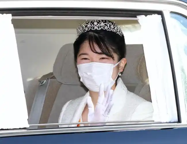 日本爱子公主20岁成年仪式,没有自己的皇冠,借了姑姑的旧皇冠_皇室