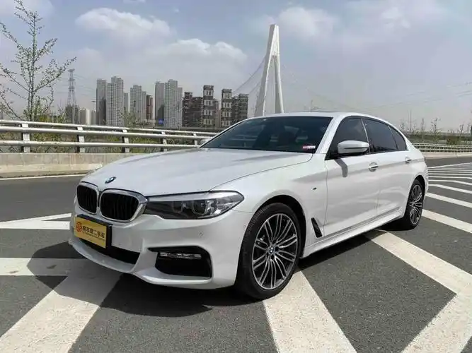太原2018年6月宝马宝马5系2018款改款530li领先型m运动套装白色手自