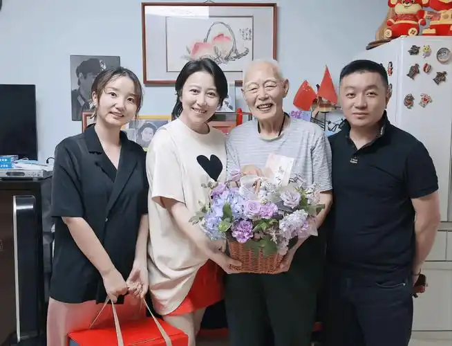 多位老艺术家端午节现身!谢芳状态差,吕中挂20多万的皇帝宝谱