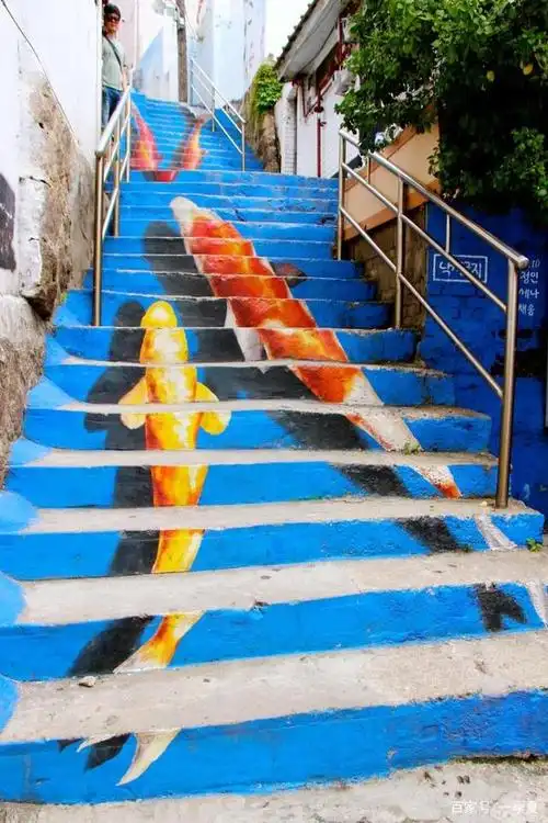 盘点世界各地的10处彩色楼梯,看色彩在阶梯上变换画面,上演精彩