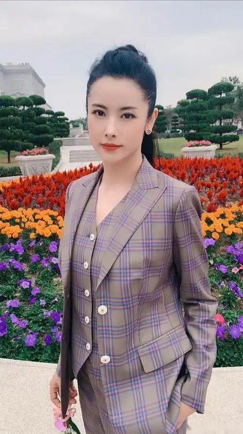杨明娜与演员田亮离婚后独自陪儿子长大如今苦尽甘来