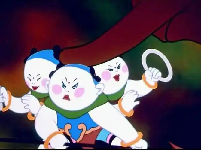 《大闹天宫》中的哪吒敖丙依旧手执双锤;|《哪吒闹海》中的敖丙桃乙