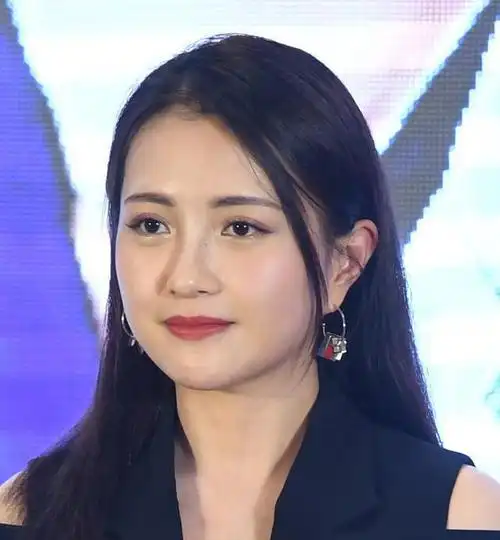 包贝尔的老婆包文婧美照