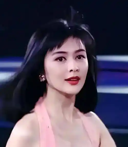 关之琳为何年轻时候不上镜,年华老去又远没有那么好看?