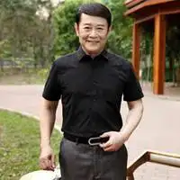 60岁男人所用的微信头像点击鼠标右键下载