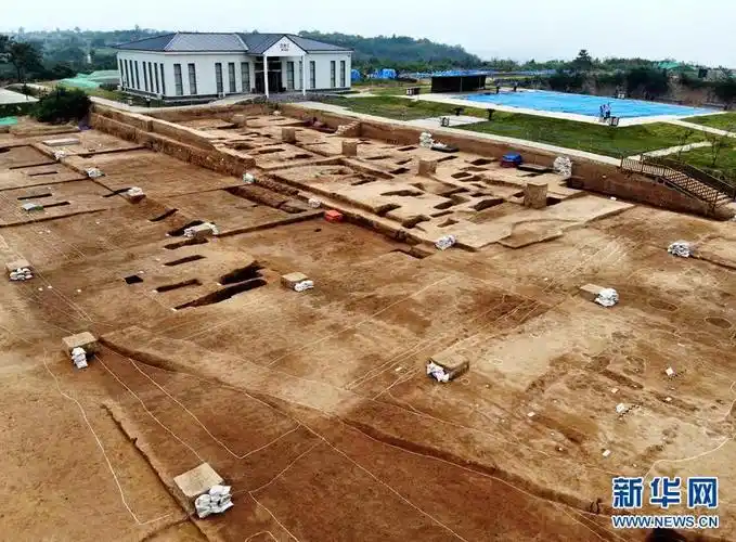 这是2019年8月27日在河南省巩义市河洛镇拍摄的双槐树遗址(无人机