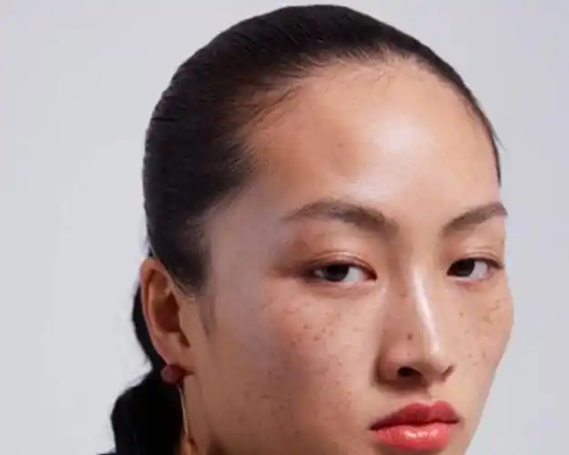 zara回应宣传广告里中国模特满脸雀斑涉嫌辱华审美不同