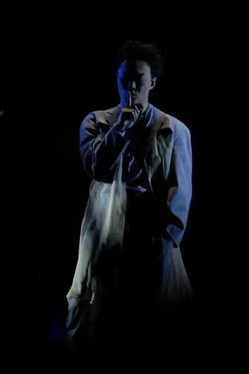 1月24日 23:55   关注  eason easonchan 臣 吹 陈奕迅 评论 收藏