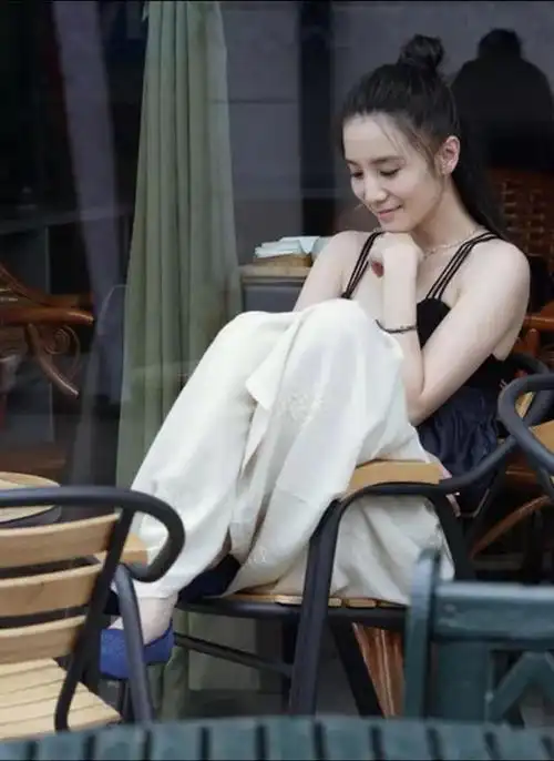 情路不再遮遮掩掩,小宋佳几段恋情(和郝蕾同居3年的邓超为何转身就娶