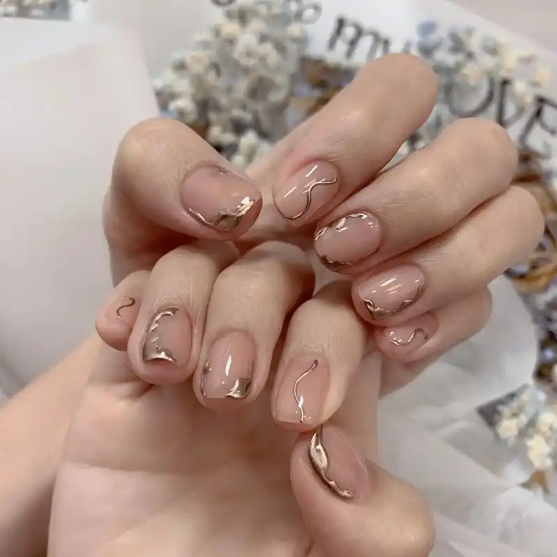 金属风暴～#超好看的美甲 #客照分享 #真实客照 #短指甲也 - 抖音