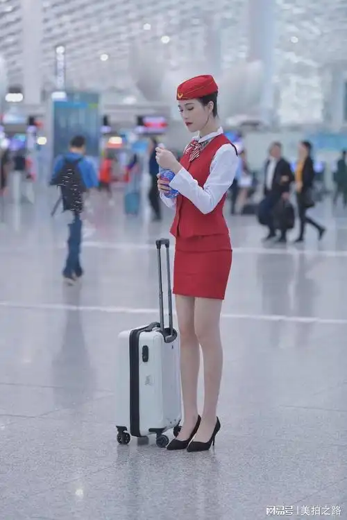 机场街拍制服美女