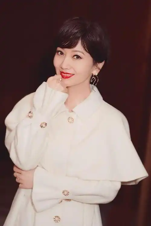 赵雅芝:出道就是女一号,和周润发搭戏,两段感情后终于找到幸福