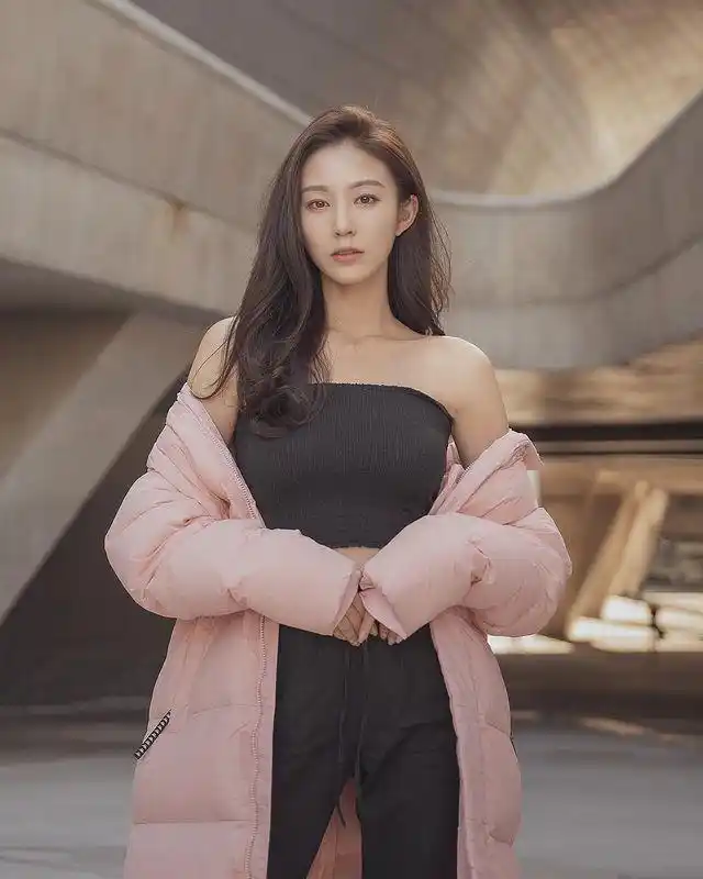 韩国魔鬼身材漂亮姐姐金宝拉美图集