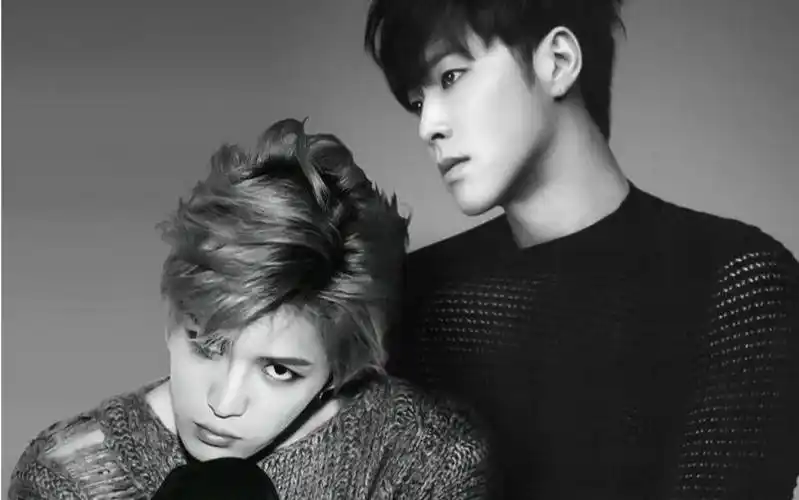 郑允浩金在中允在图片剪辑允在八周年快乐之kissb