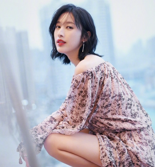 张俪在拍摄《男人装》的时候,那一双大长腿真的是太吸引眼球了