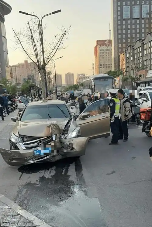 震惊!54岁女司机驾车撞人反复碾压致51岁女子身亡