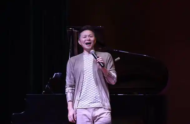 王宏伟的音乐之旅还在继续,他的歌声仍在草原上回荡,仍在大漠中传扬.