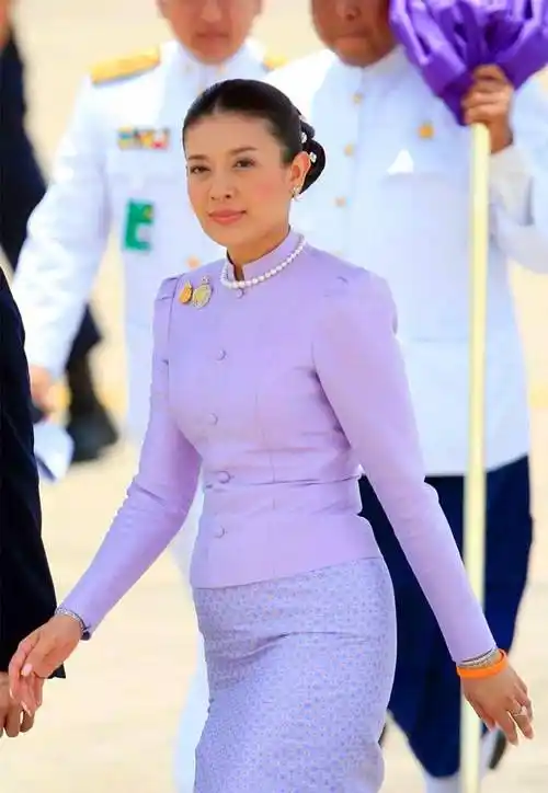 原创西拉米王妃很大度常给诗妮娜贵妃创造机会让其和国王单独相处