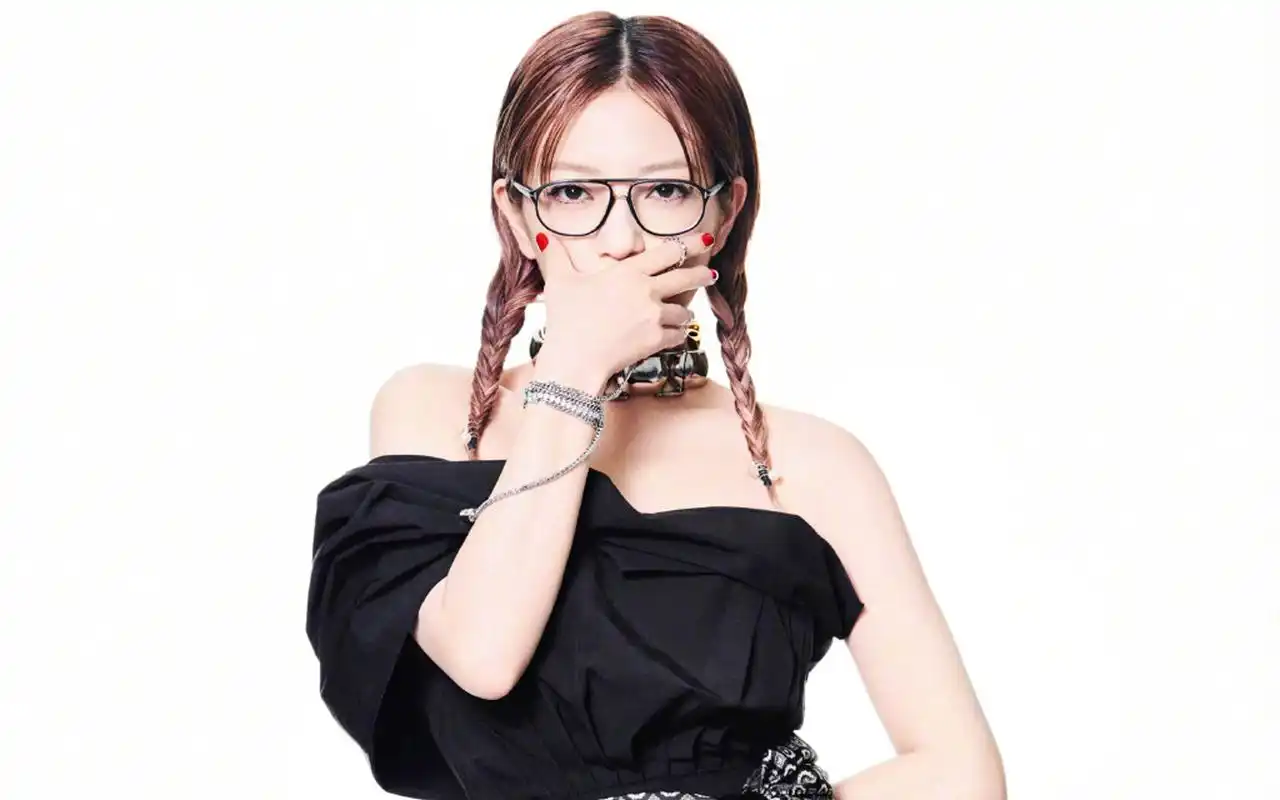 赵薇成熟魅力写真桌面壁纸