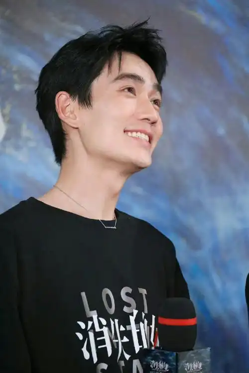 笑一笑,好治愈97#朱一龙##世界微笑日