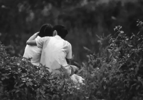 老照片那个年代的青年男女恋爱谈的是爱情理想追求