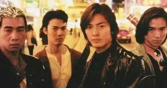 当初风靡一时《古惑仔》,如今只有他还活跃在一线_陈小春_儿子_郑伊健