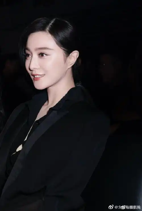 不愧女王,#范冰冰#今天黑色西装也太总攻了吧,真的好美一女的