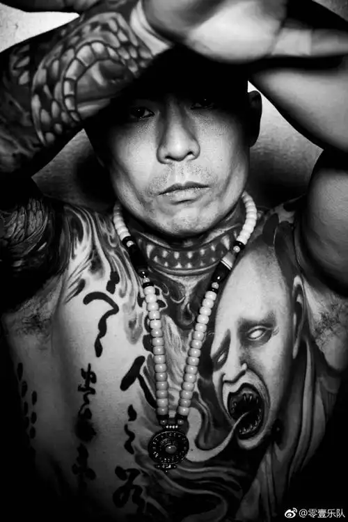 零壹乐队新专辑封面,由纹身大师傅海林手绘完成.这次我用的是真血