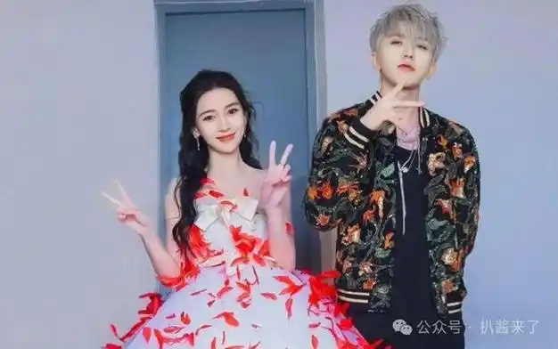 2024217白敬亭和编剧恋爱过蔡徐坤比baby严重吴磊热巴吻戏中国电视剧