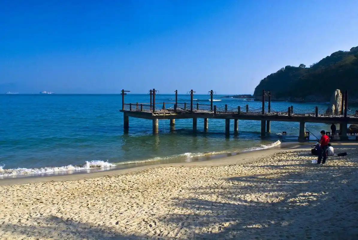 深圳最受欢迎的海滨景区 大梅沙海滨公园位于中国深圳市的大梅沙海边