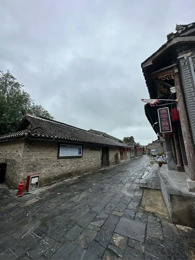 青砖小瓦马头墙.