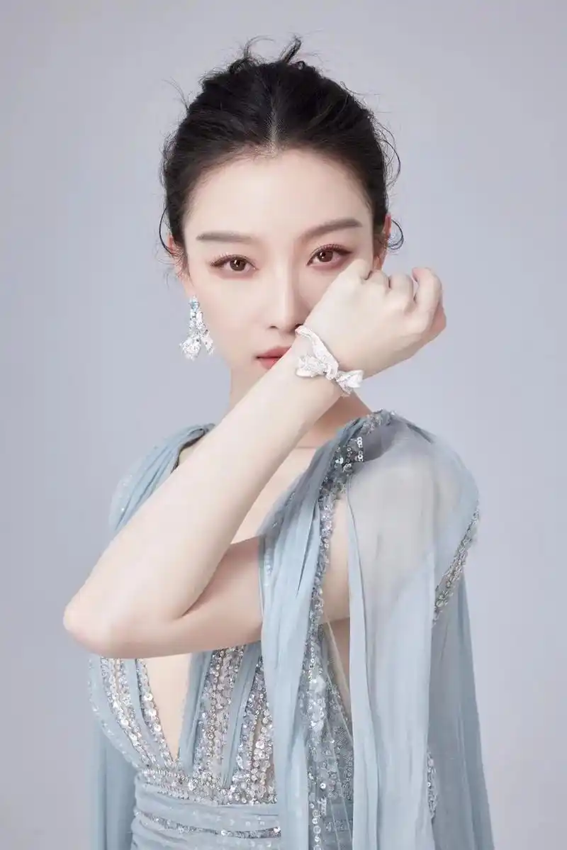 倪妮 #倪妮# 7015搜狐时尚盛典 获【表现力人物】荣誉 &