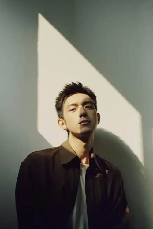 李现白t侧颜随拍##李现胶片风侧颜随拍