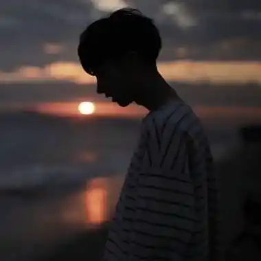 失恋的头像男生心碎伤心分手照片伤感图片男