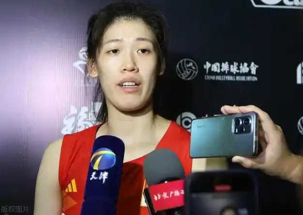 恭喜女排!王宝泉正式赴任,亮相女排新岗位,李盈莹激动不已|郎平|奥运