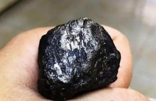 1克锎就价值2700万美元,可以说含锎的矿石,是世界上最贵的石头了.