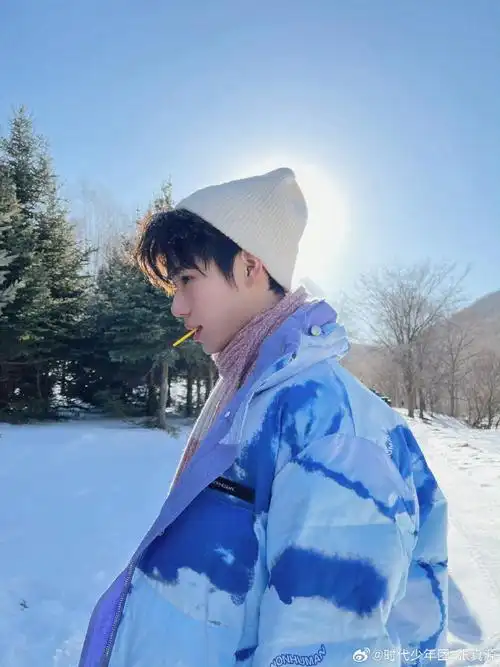 咕咕星闻##张真源差点滑倒也要保持帅气#一起把"张真源好可爱"丛谮