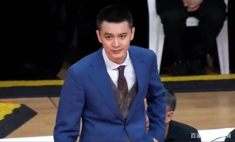 颜值即正义杨鸣冲弟子爆粗口上热搜cba最帅教练执教风格引热议