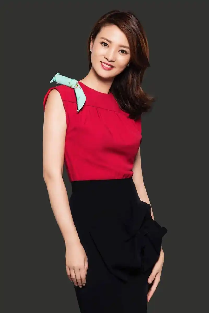 央视主持人刘芳菲以短视频宣传中国传统文化