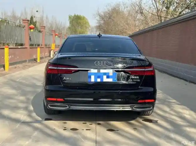 21年21款45奥迪a6l黑棕配色57万公里私家一手