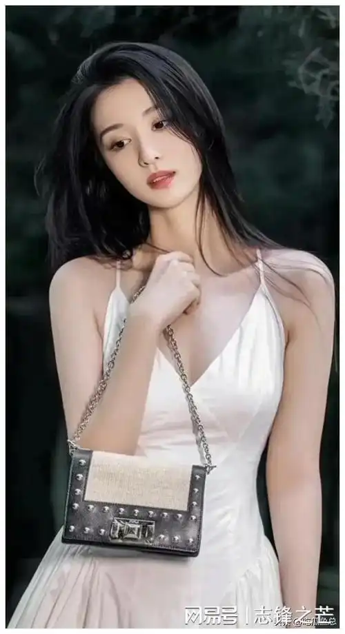 明明端庄大气的长相更让人印象深刻为什么要执着于甜妹呢