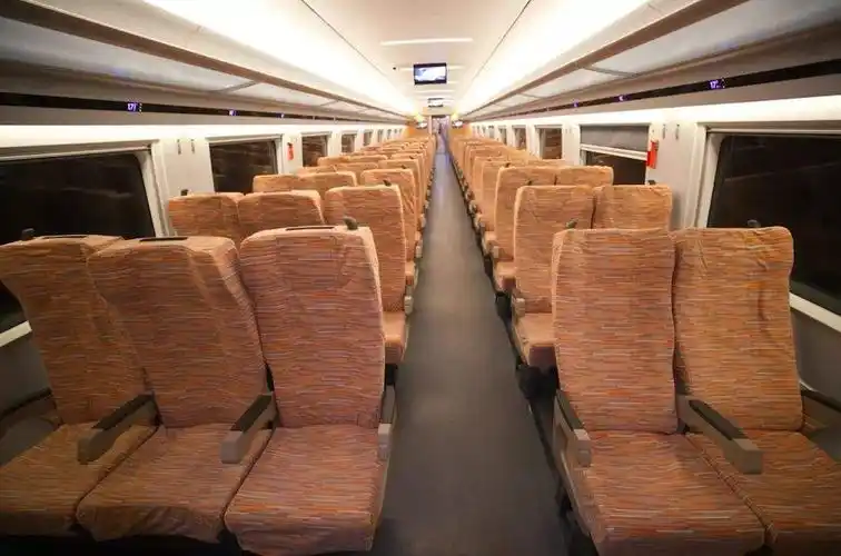 大长金增加40余个座位,比重联的和谐号增加约80个座位.